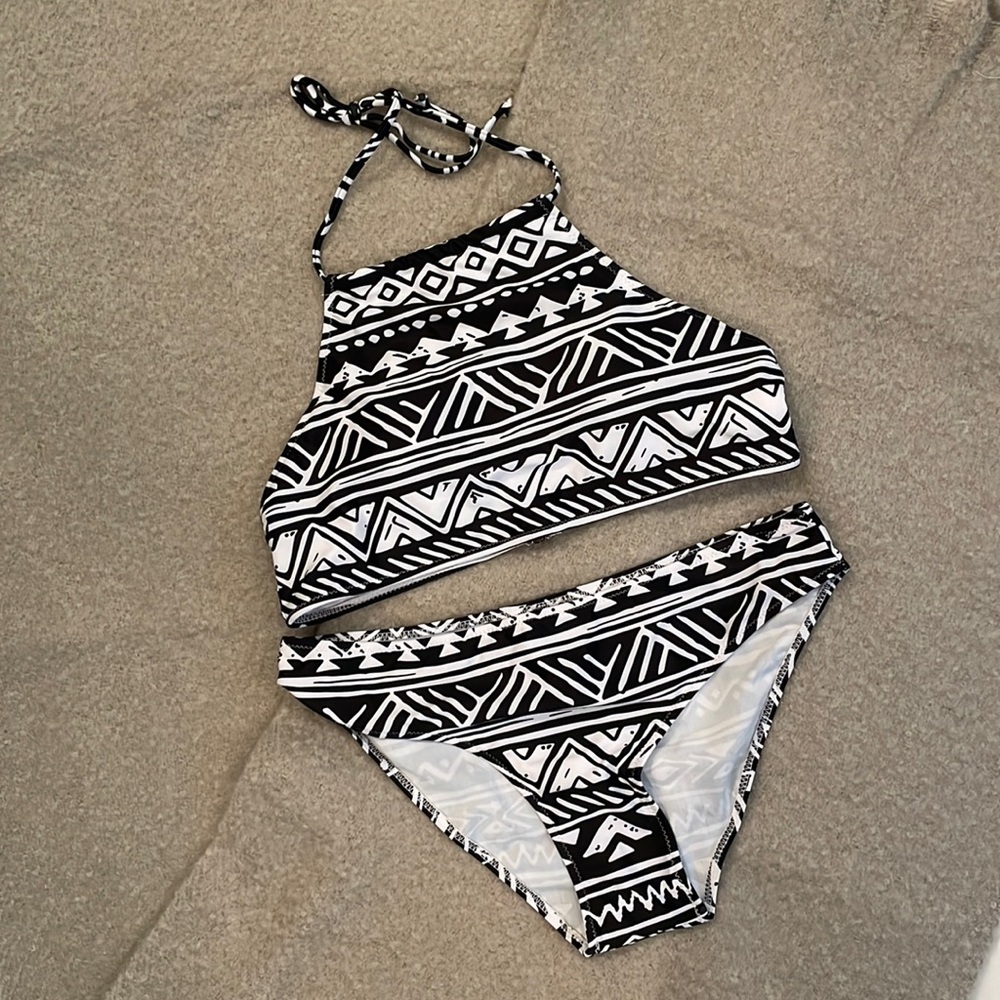 NWT High neck bikini. Black and white. Size Large